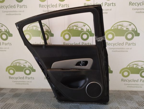 Puerta Trasera Izquierda Chevrolet Cruze 5p (05041021)