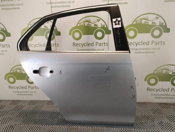 Puerta Trasera Derecha Vw Vento Lv (05644327)