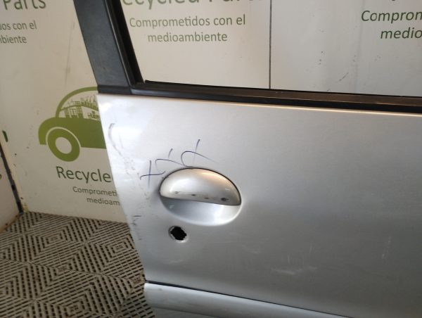 Puerta Delantera Derecha Peugeot 207 (05925868)
