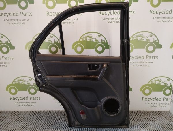 Puerta Trasera Izquierda Kia Sorento (04026821)