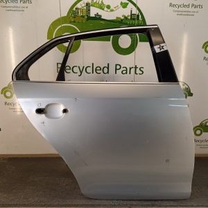 Puerta Trasera Derecha Vw Vento Lv (04473404)