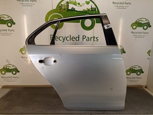 Puerta Trasera Derecha Vw Vento Lv (04473404)