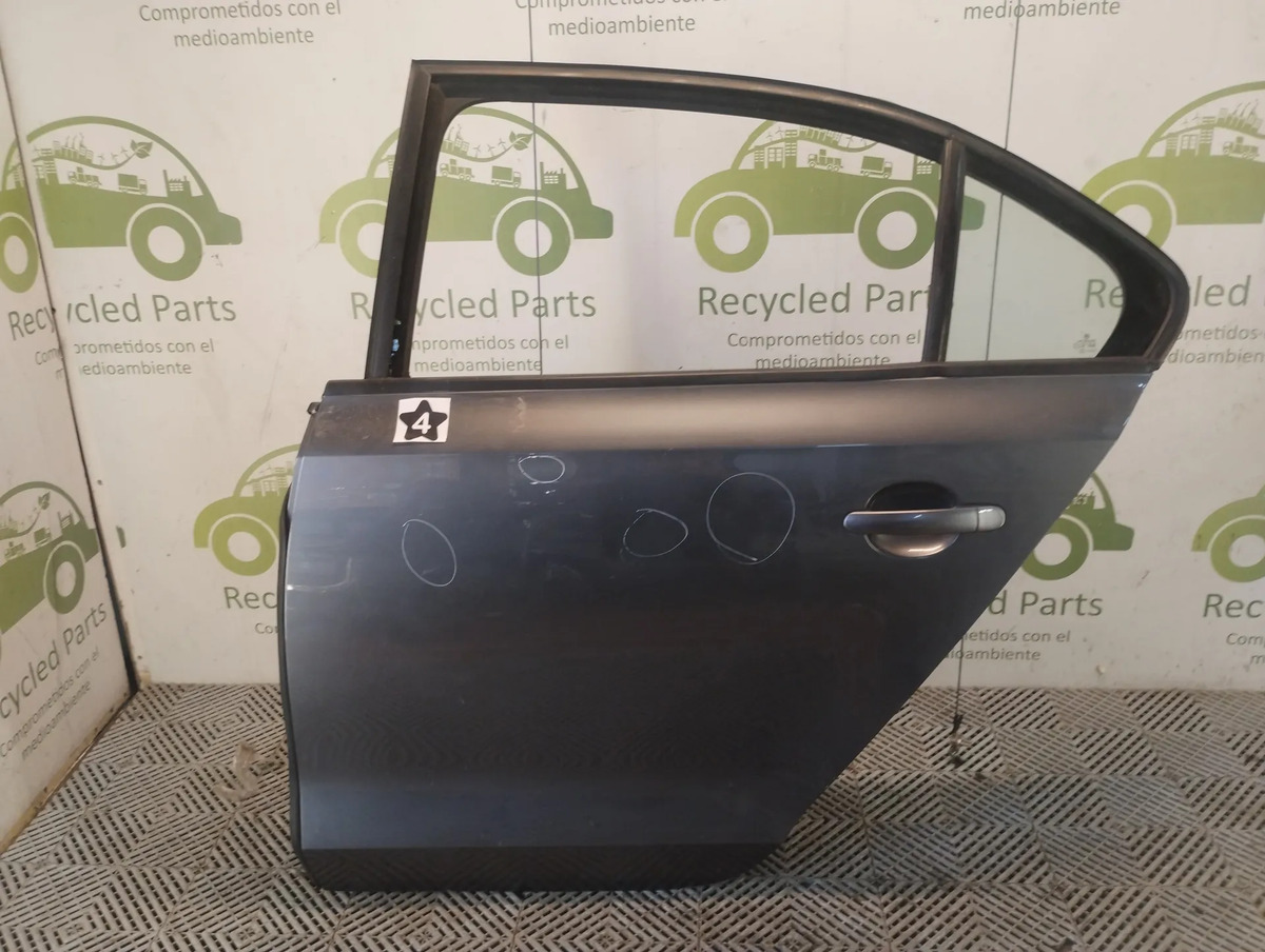 Puerta Trasera Izquierda Vw Vento Li (07184413)