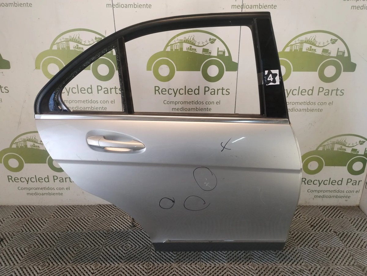 Puerta Trasera Derecha Mercedes Benz C200 (05486582)