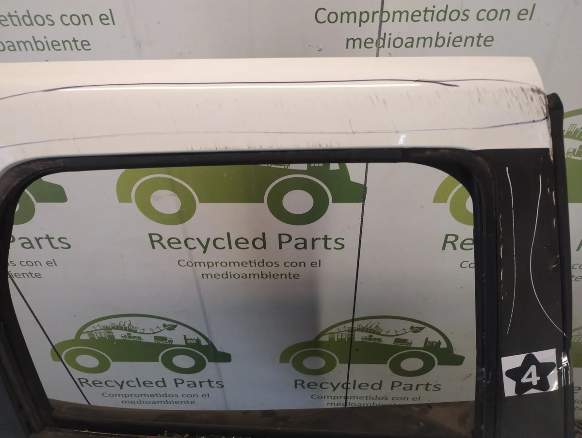 Puerta Trasera Derecha Duster (05421170)