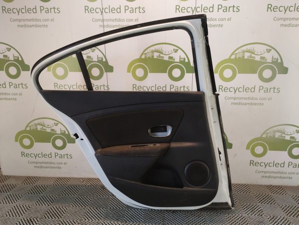 Puerta Trasera Izquierda Renault Fluence (05253188)