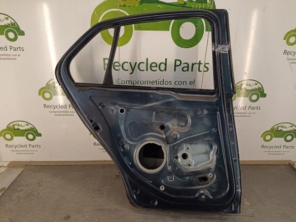 Puerta Trasera Izquierda Vw Vento Lv (04237788)