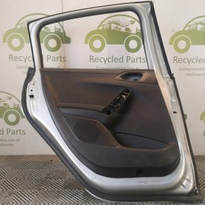 Puerta Trasera Izquierda Peugeot 208 (06081682)