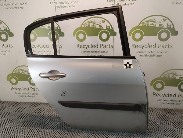 Puerta Trasera Derecha Renault Megane F2 4p (05259276)
