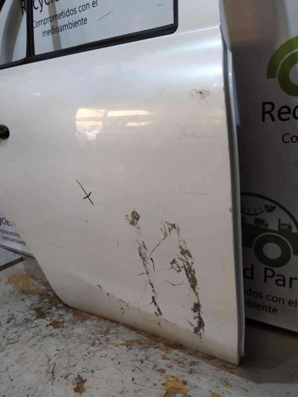 Puerta Trasera Derecha Nissan March (05622831) Lp