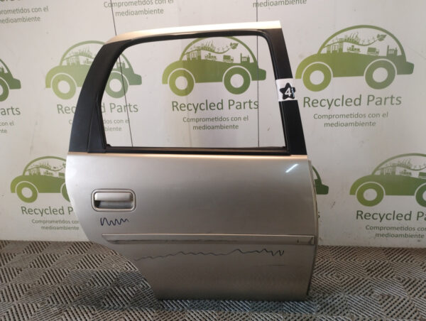Puerta Trasera Derecha Chevrolet Corsa (05840549)