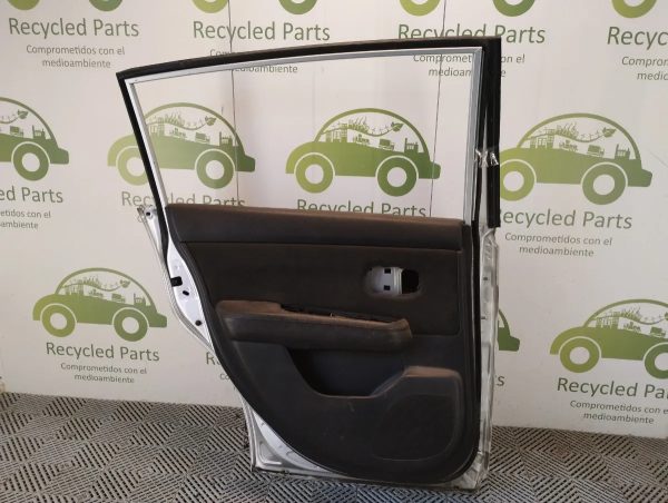 Puerta Trasera Izquierda Nissan Tiida 5p (04862216)