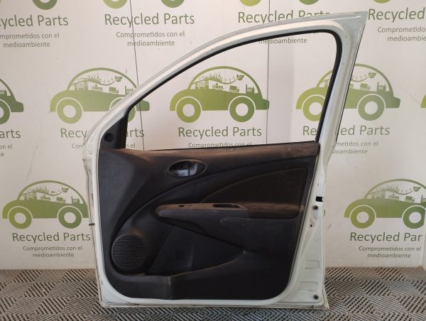 Puerta Delantera Derecha Toyota Etios (04984158)