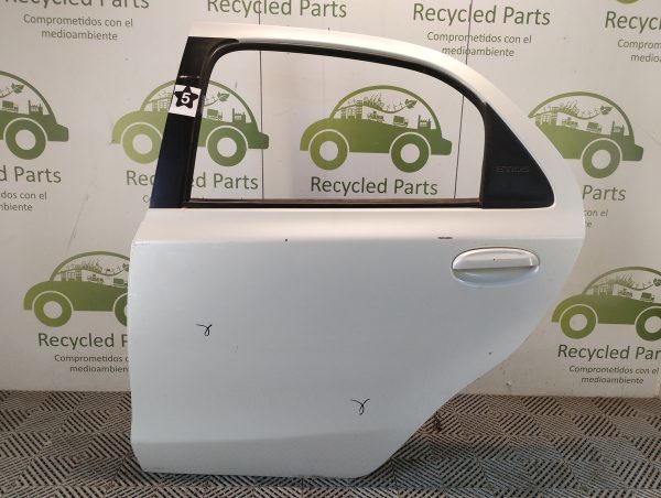 Puerta Trasera Izquierda Toyota Etios 4p (04984153)