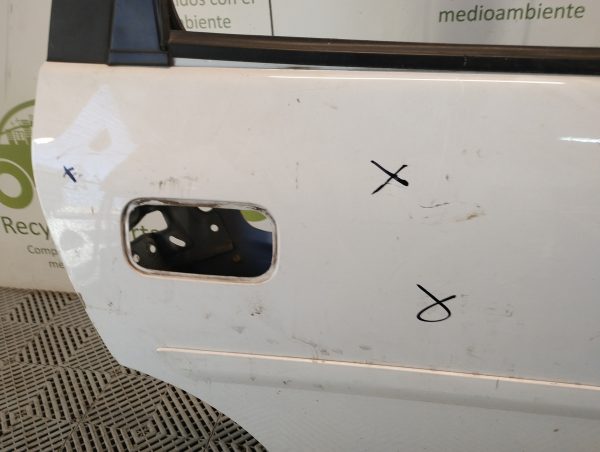 Puerta Trasera Derecha Chevrolet Corsa (05648971)