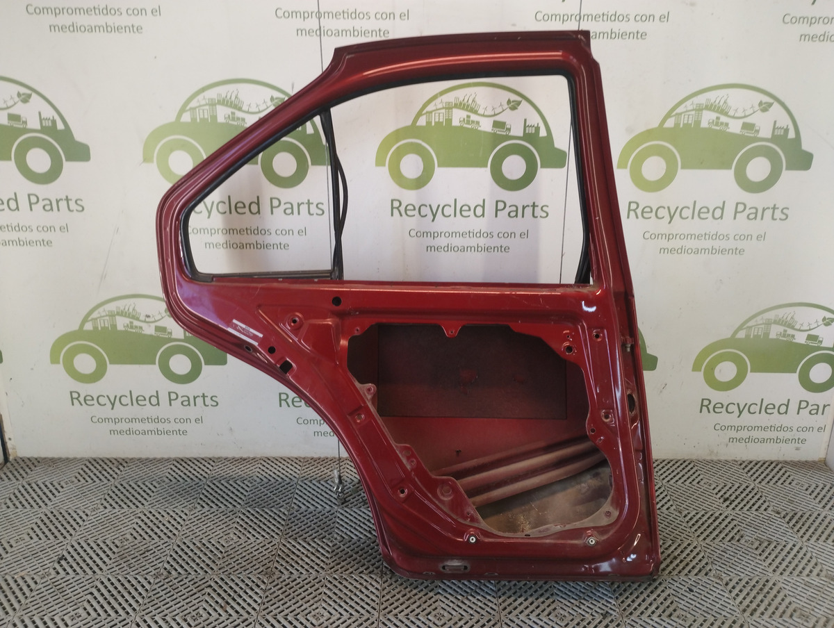 Puerta Trasera Izquierda Vw Bora (06418388)