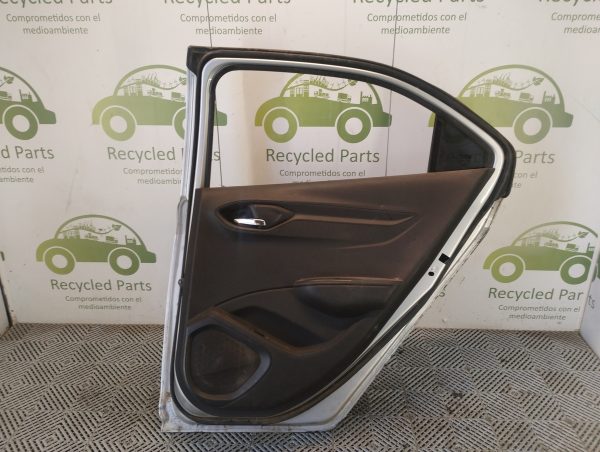 Puerta Trasera Derecha Chevrolet Onix (05437527)