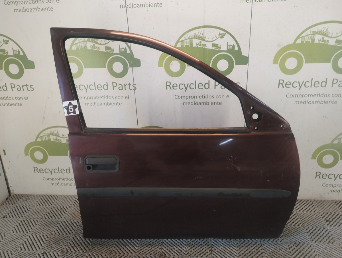 Puerta Delantera Derecha Chevrolet Corsa (06896469)