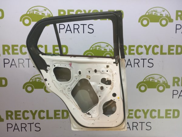 Puerta Trasera Izquierda Chevrolet Tracker (04470127) Lp