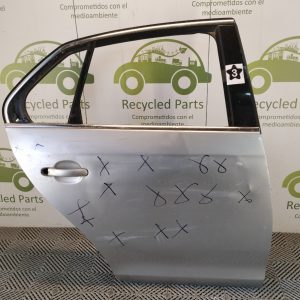 Puerta Trasera Derecha Vw Vento Lv (04931177)