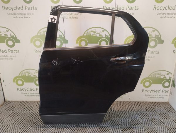 Puerta Trasera Izquierda Chevrolet Tracker (05632171)