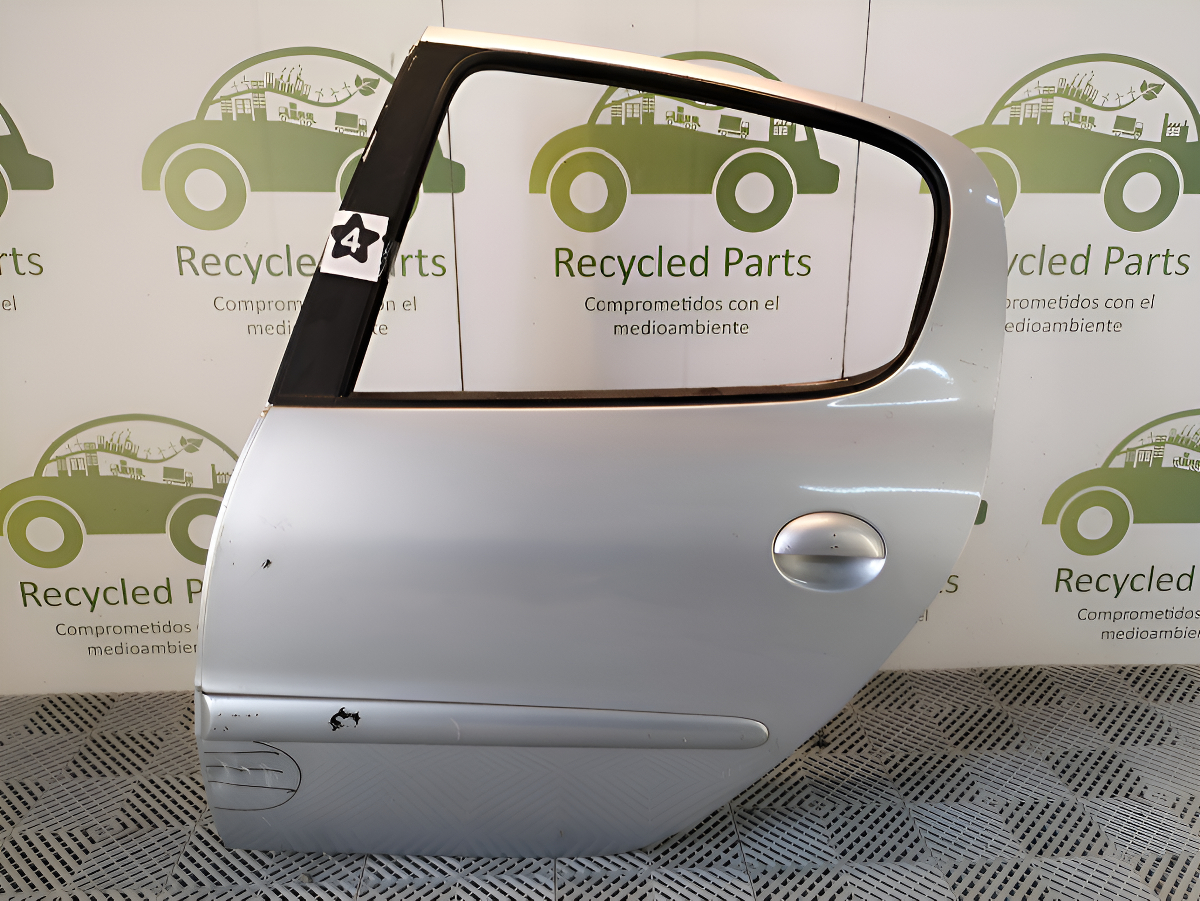 Puerta Trasera Izquierda Peugeot 207 (04718861)