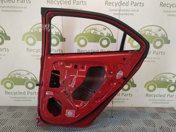 Puerta Trasera Derecha Chevrolet Onix (05551502)