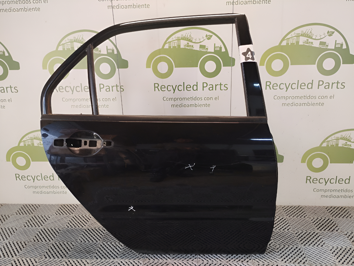 Puerta Trasera Derecha Mitsubishi Lancer 7ma (04986789)