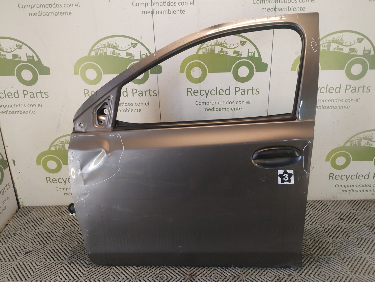 Puerta Delantera Izquierda Toyota Etios (05938177)