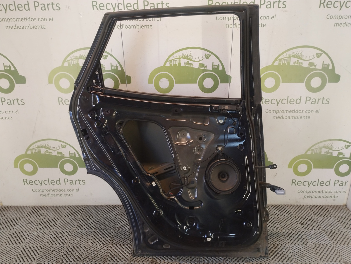 Puerta Trasera Izquierda Chevrolet Tracker Ln (05658276)