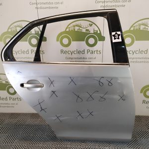Puerta Trasera Derecha Vw Vento Lv (04931177)