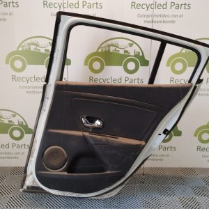 Puerta Trasera Derecha Renault Megane 3 (03833631)