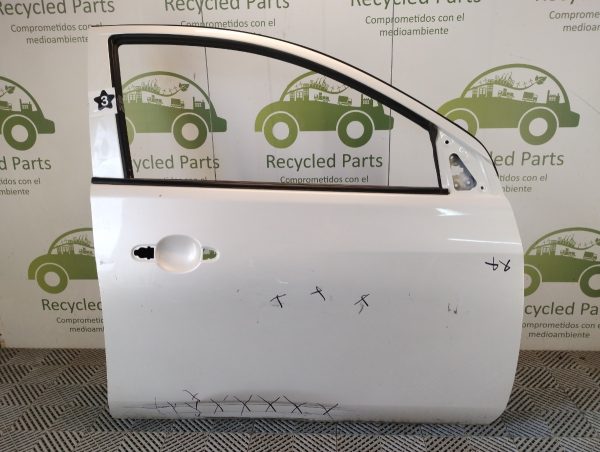 Puerta Delantera Derecha Nissan Versa (04074114)