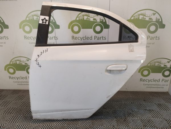 Puerta Trasera Izquierda Chevrolet Onix (05765881)