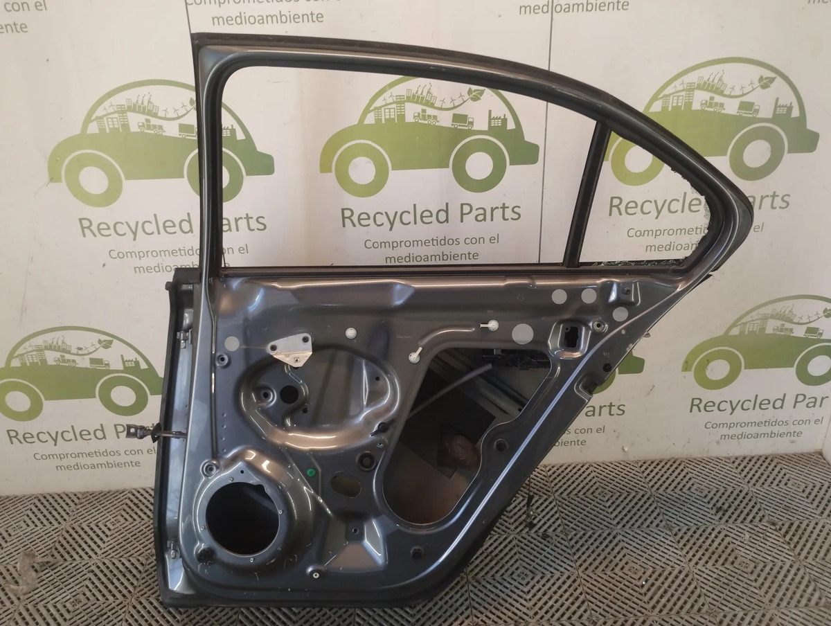 Puerta Trasera Derecha Vw Vento Li (07184414)