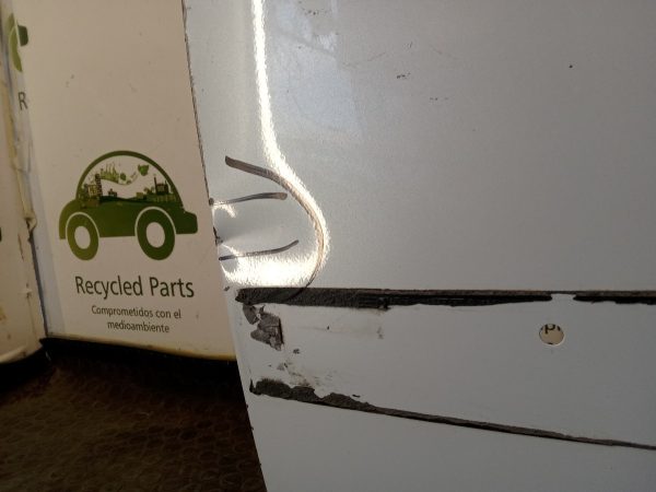 Puerta Trasera Izquierda Nissan Sentra B16 (04471985)