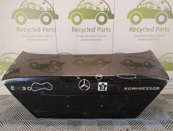 Tapa De Baul Mercedes Benz C230 (01038490)