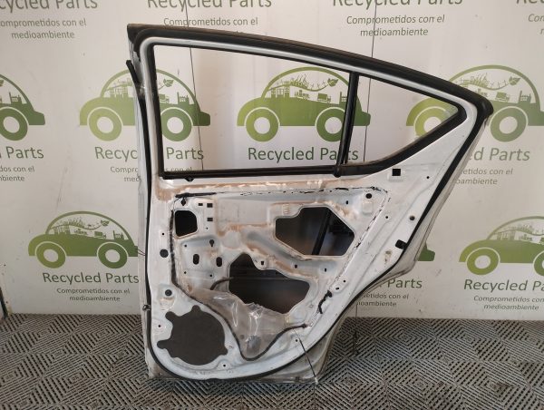 Puerta Trasera Derecha Nissan Versa (05336328)