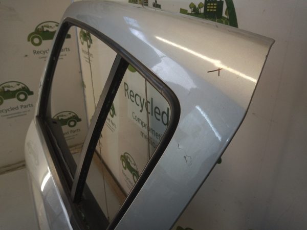 Puerta Trasera Izquierda Renault Sandero (03815116)