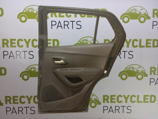 Puerta Trasera Derecha Chevrolet Tracker (04575746) Lp