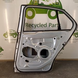 Puerta Trasera Derecha Vw Vento Lv (04473404)