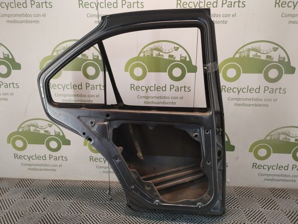 Puerta Trasera Izquierda Vw Bora (05467902)