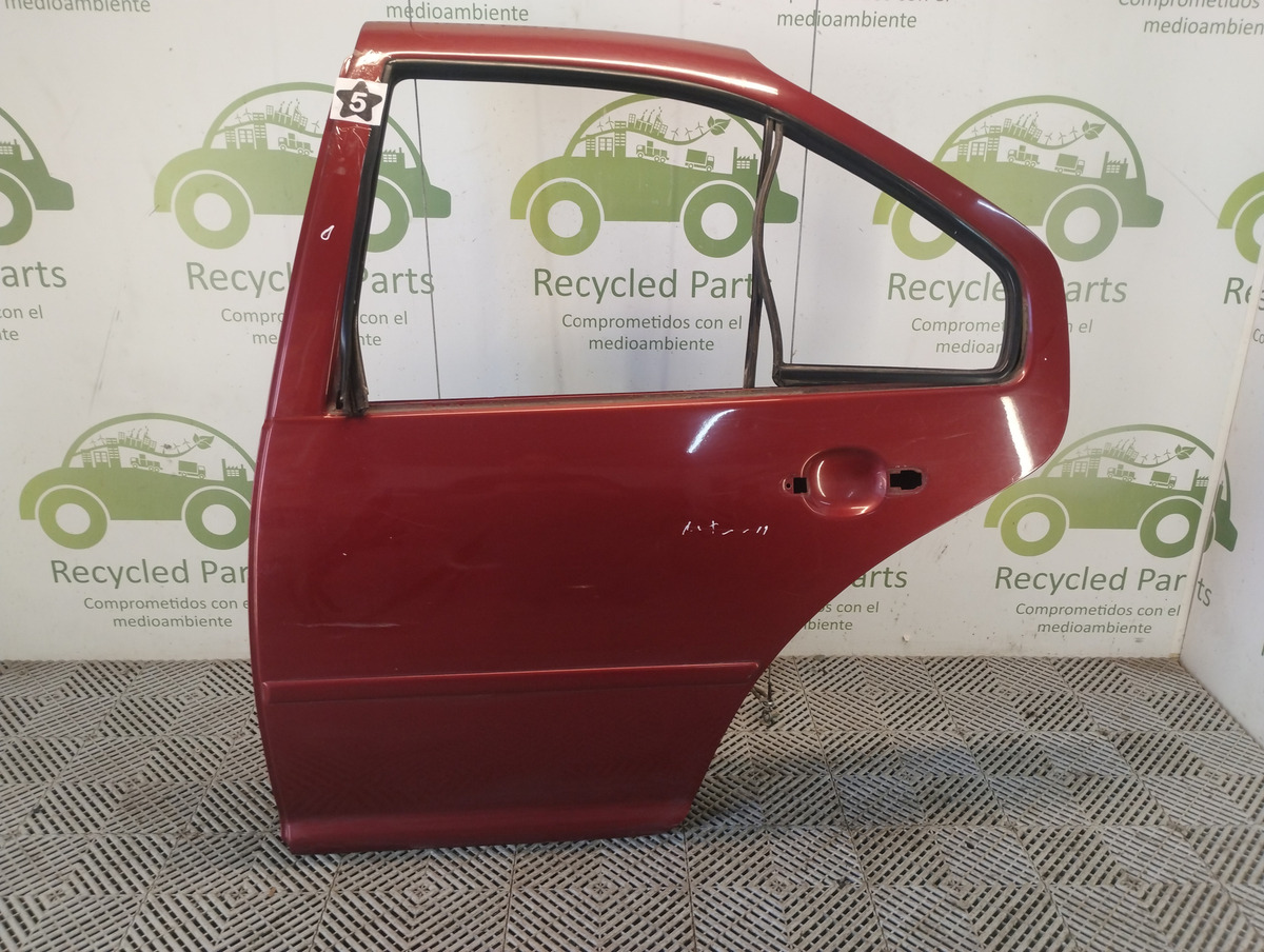 Puerta Trasera Izquierda Vw Bora (06418388)