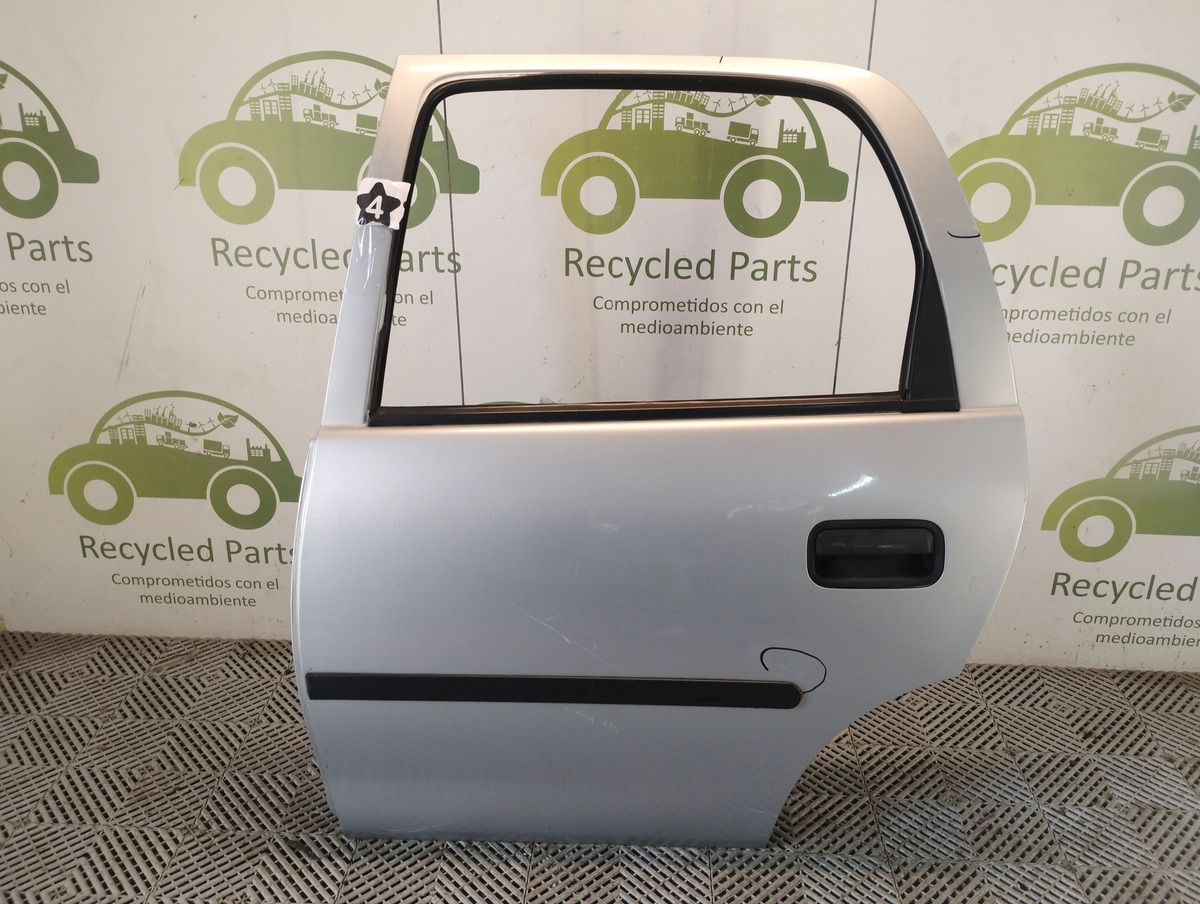 Puerta Trasera Izquierda Chevrolet Corsa (05884202)