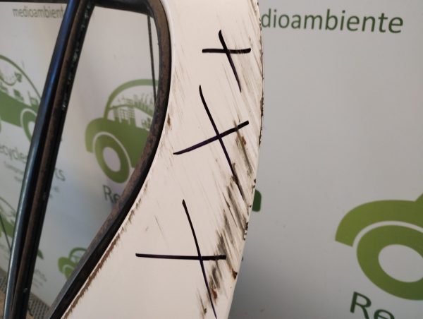 Puerta Trasera Izquierda Toyota Hilux Ln (04961915)