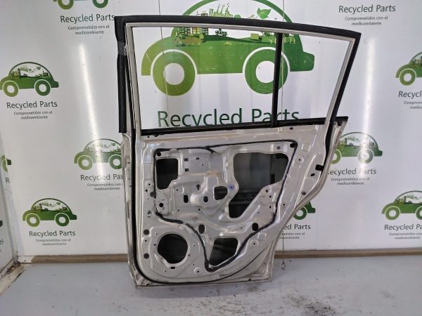 Puerta Trasera Derecha Nissan Tiida 5p (03248936)