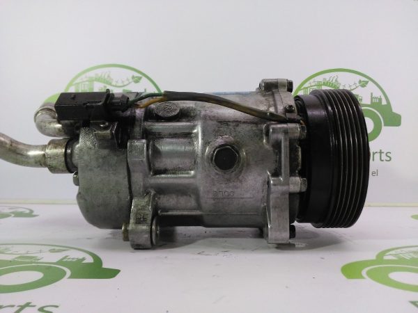Compresor De Aire Acondicionado De Vw Golf 1.8 (03893660)