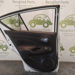 Puerta Trasera Izquierda Nissan Versa (05688596)