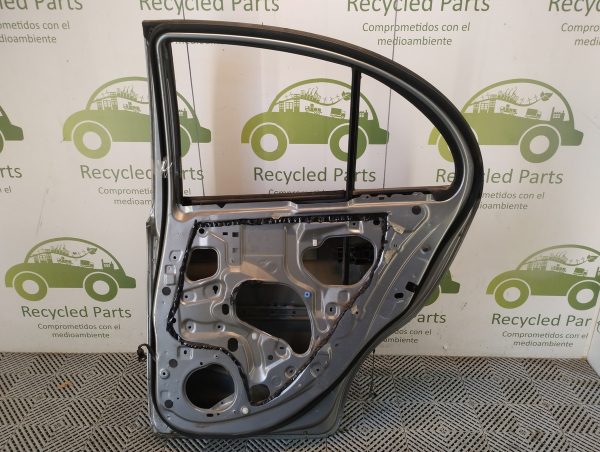 Puerta Trasera Derecha Nissan March (04910126)