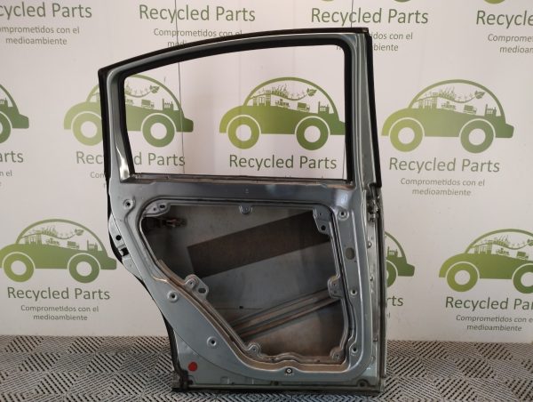 Puerta Trasera Izquierda Vw Passat B5 (04823078)
